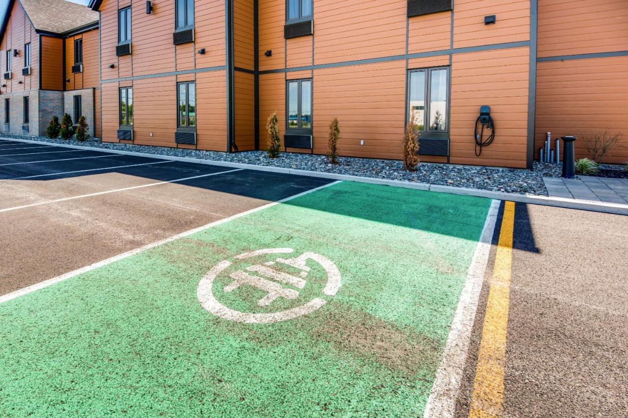 Saint Apollinaire Econo Lodge Inn & Suites מראה חיצוני תמונה