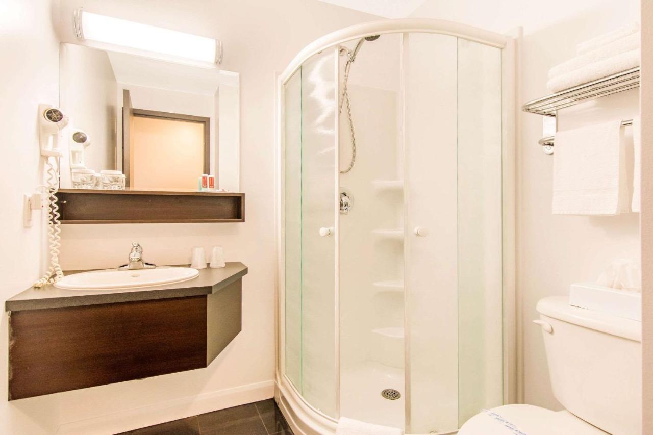 Saint Apollinaire Econo Lodge Inn & Suites מראה חיצוני תמונה