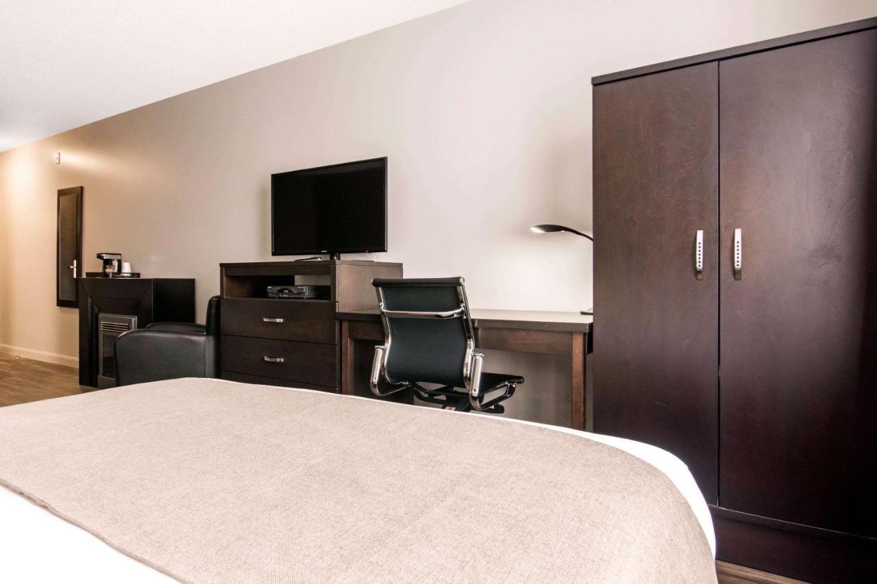 Saint Apollinaire Econo Lodge Inn & Suites מראה חיצוני תמונה