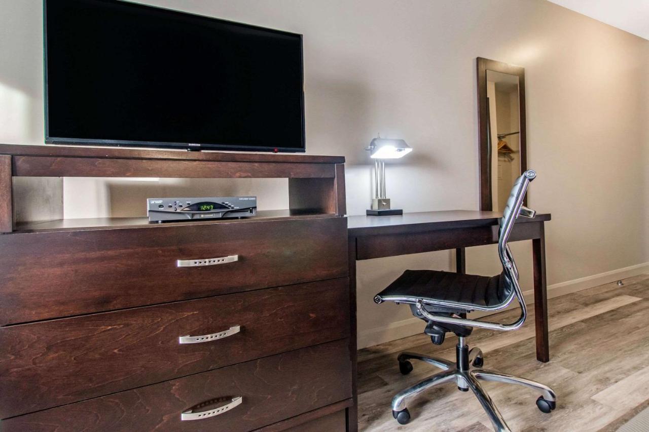 Saint Apollinaire Econo Lodge Inn & Suites מראה חיצוני תמונה