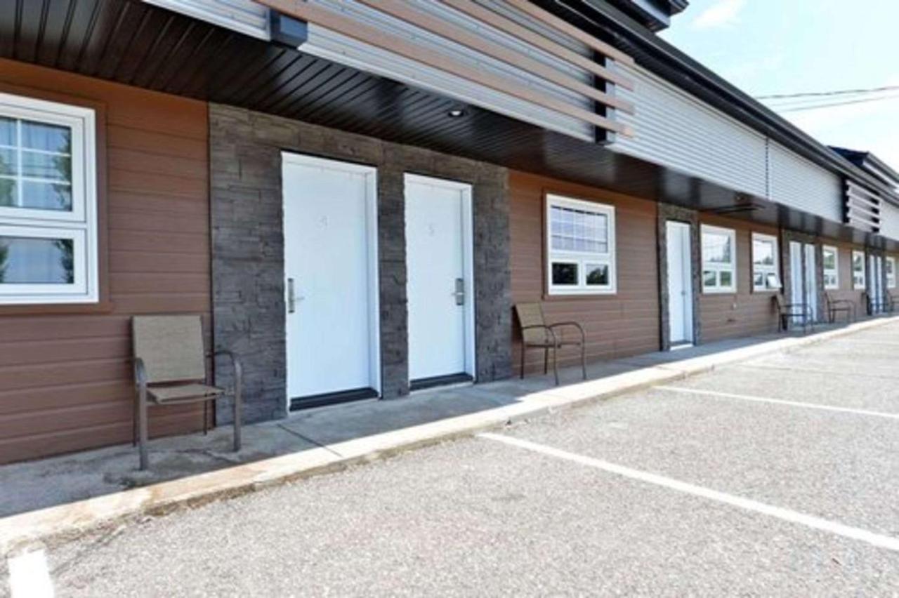 Saint Apollinaire Econo Lodge Inn & Suites מראה חיצוני תמונה