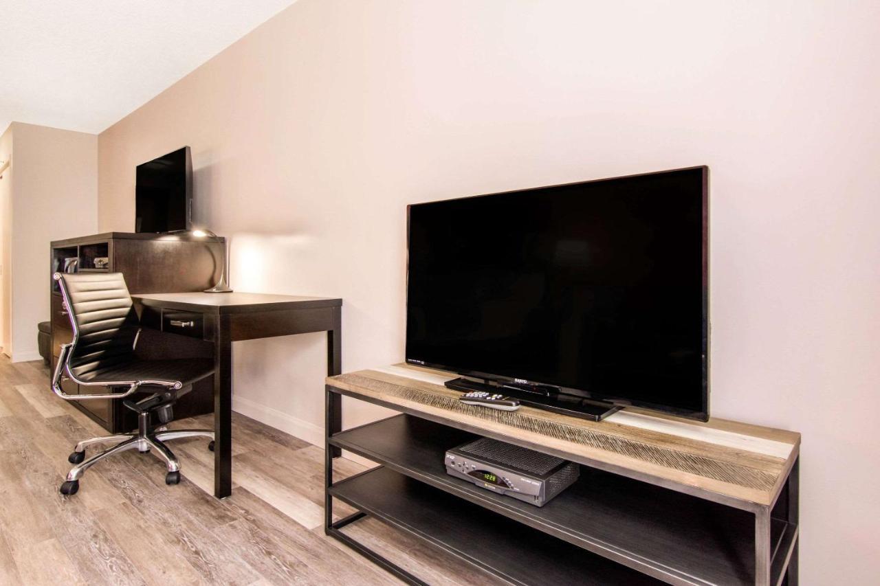 Saint Apollinaire Econo Lodge Inn & Suites מראה חיצוני תמונה