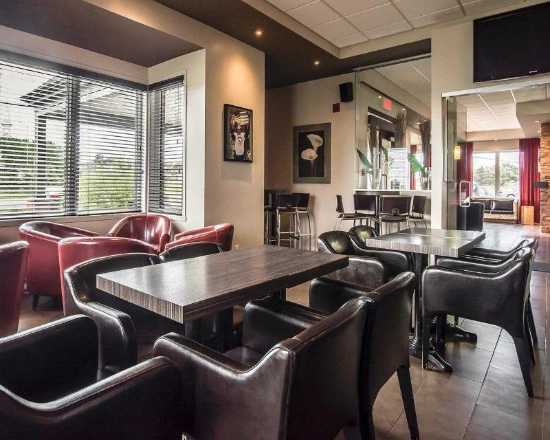 Saint Apollinaire Econo Lodge Inn & Suites מראה חיצוני תמונה