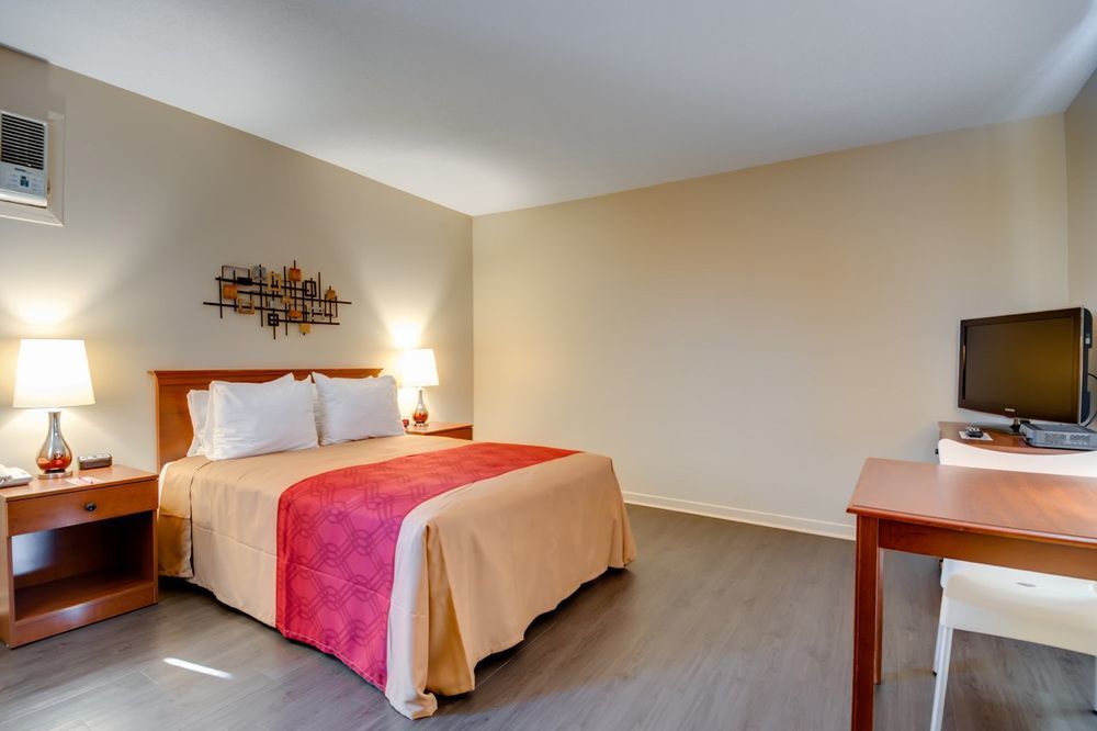Saint Apollinaire Econo Lodge Inn & Suites מראה חיצוני תמונה