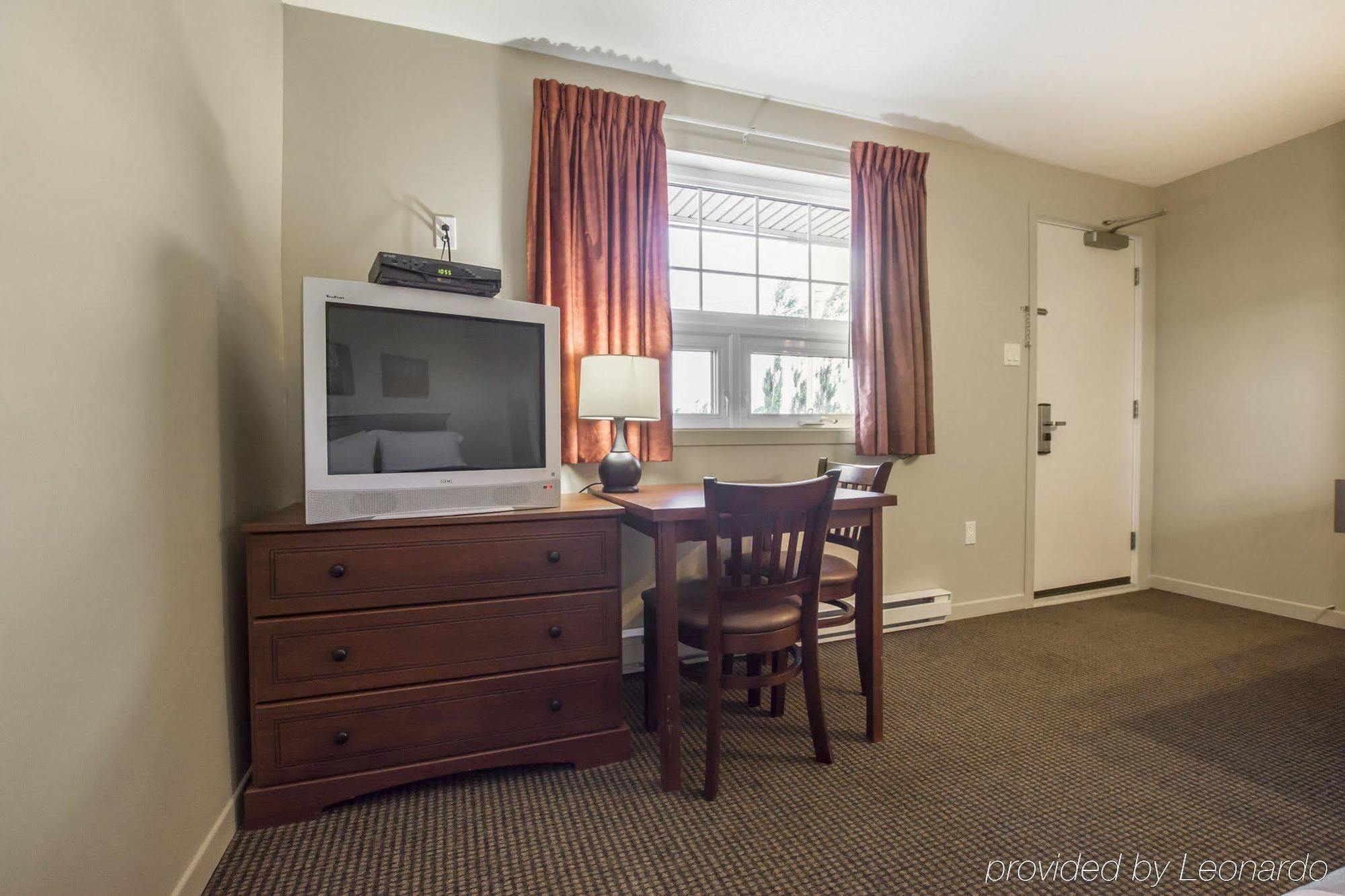 Saint Apollinaire Econo Lodge Inn & Suites מראה חיצוני תמונה