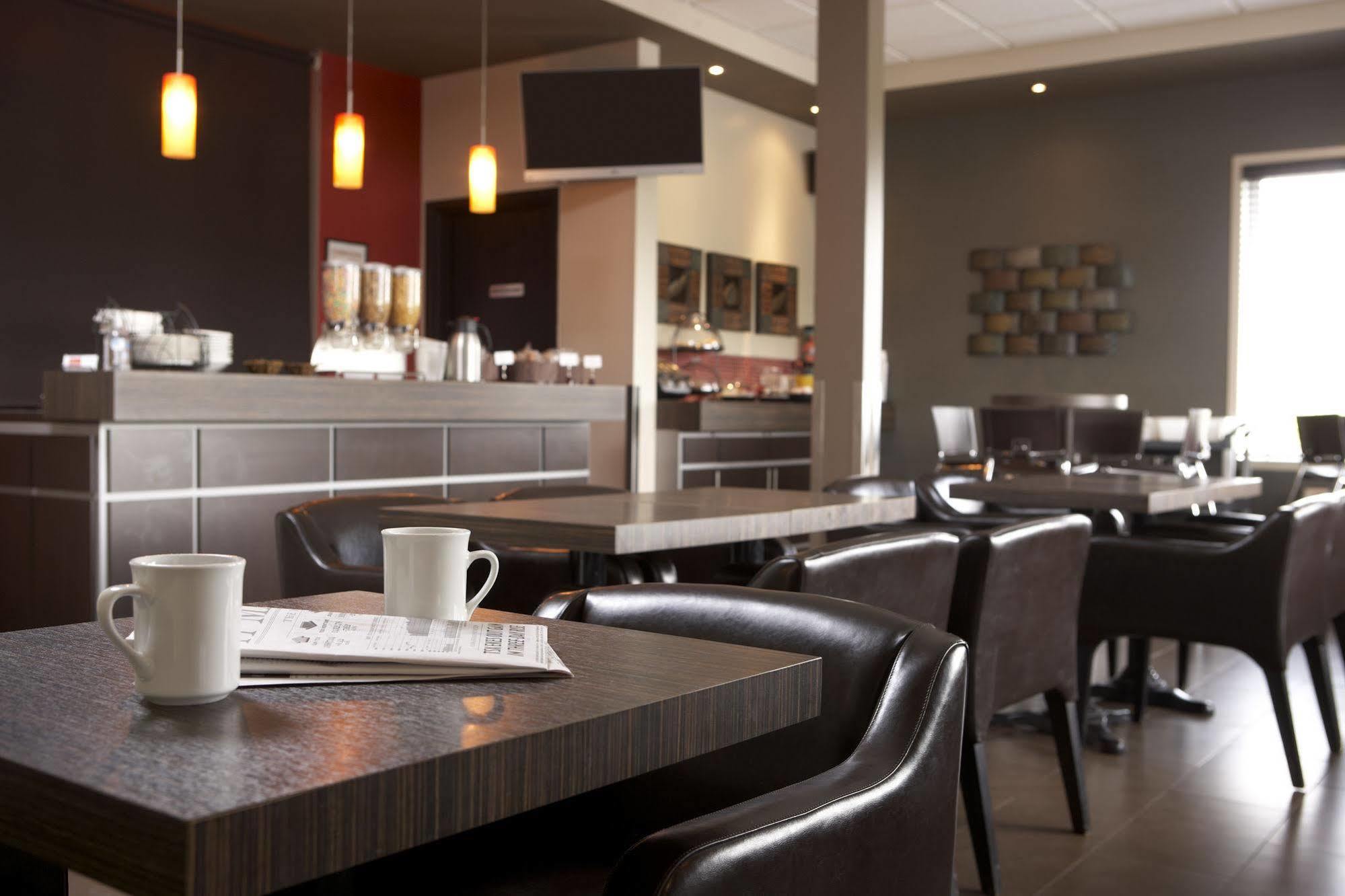 Saint Apollinaire Econo Lodge Inn & Suites מראה חיצוני תמונה