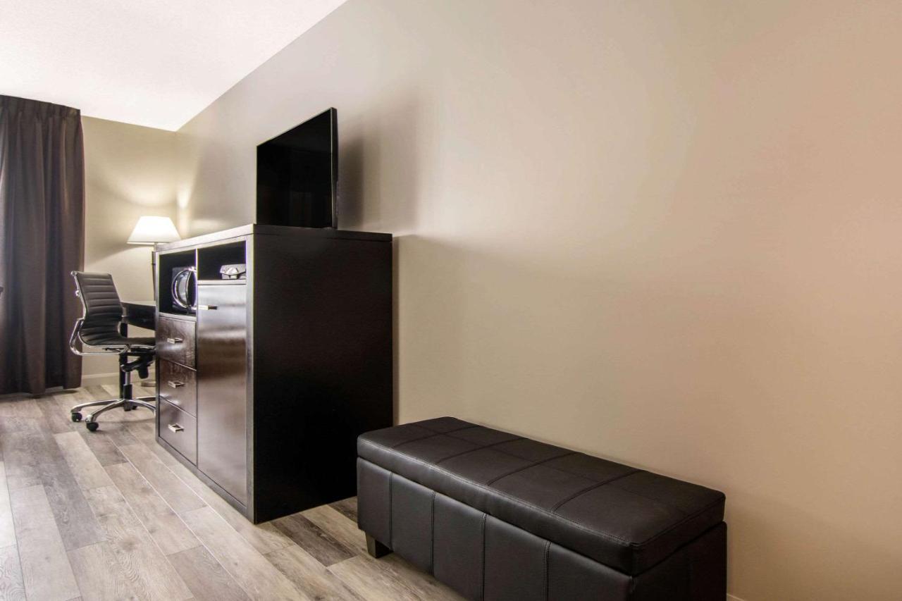 Saint Apollinaire Econo Lodge Inn & Suites מראה חיצוני תמונה