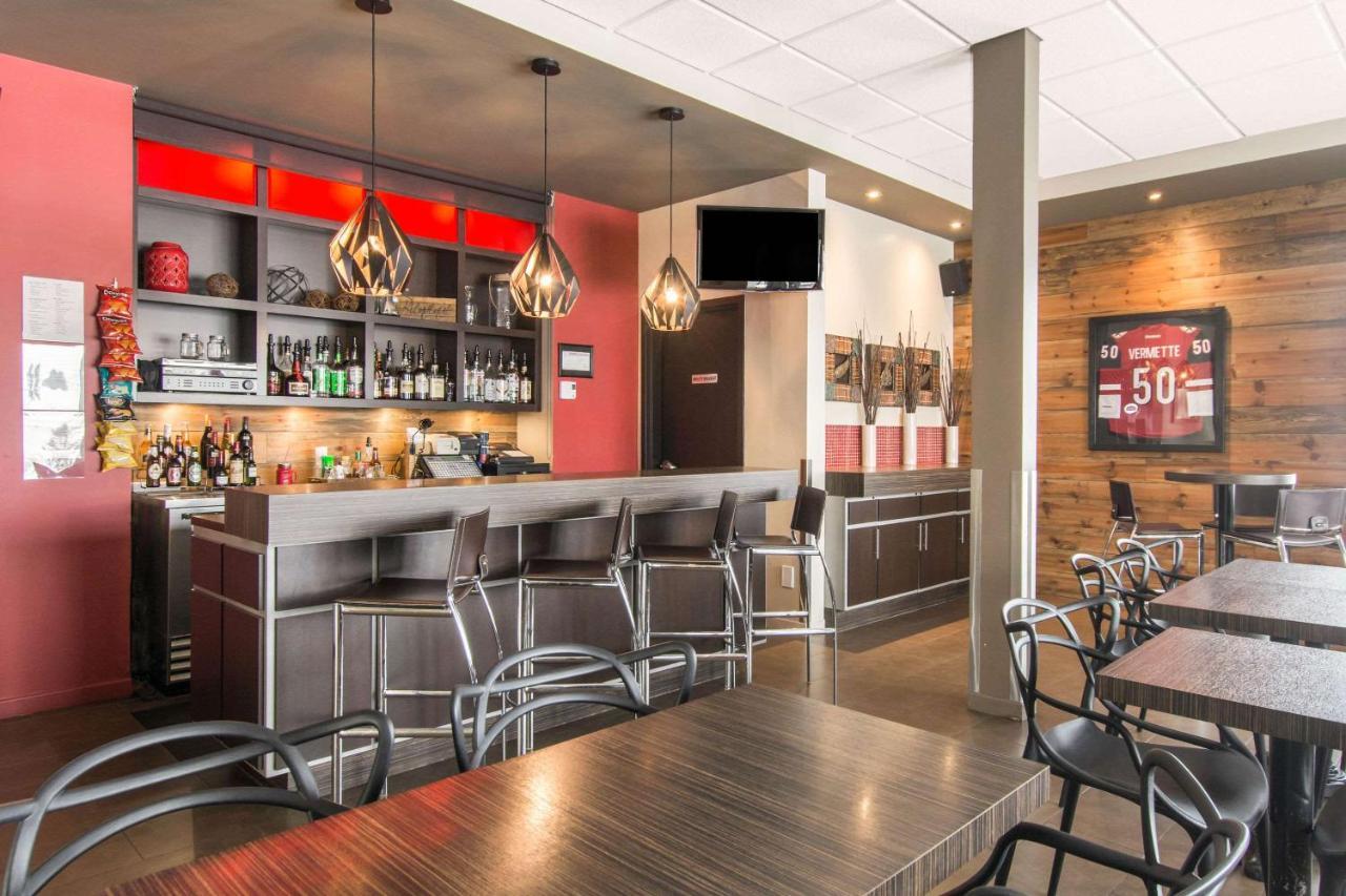 Saint Apollinaire Econo Lodge Inn & Suites מראה חיצוני תמונה