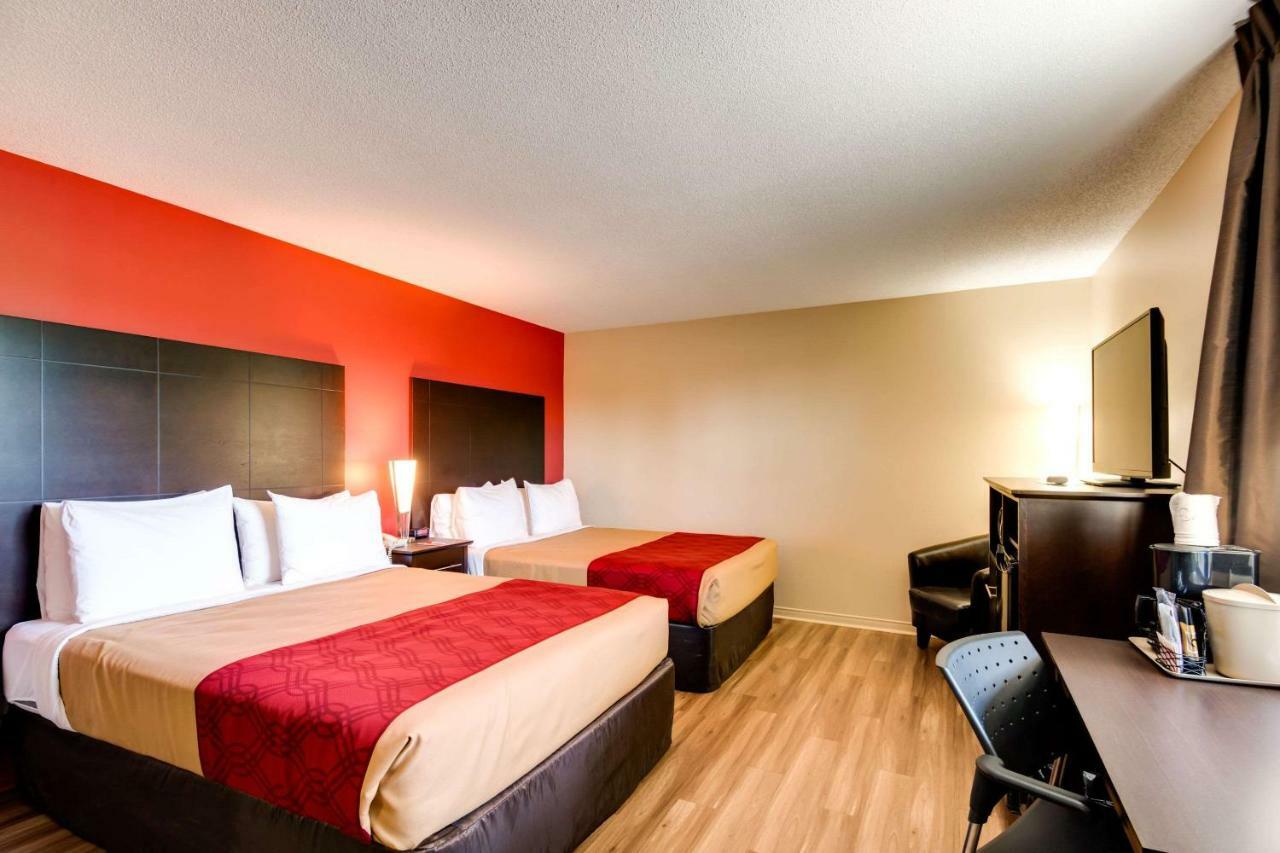 Saint Apollinaire Econo Lodge Inn & Suites מראה חיצוני תמונה