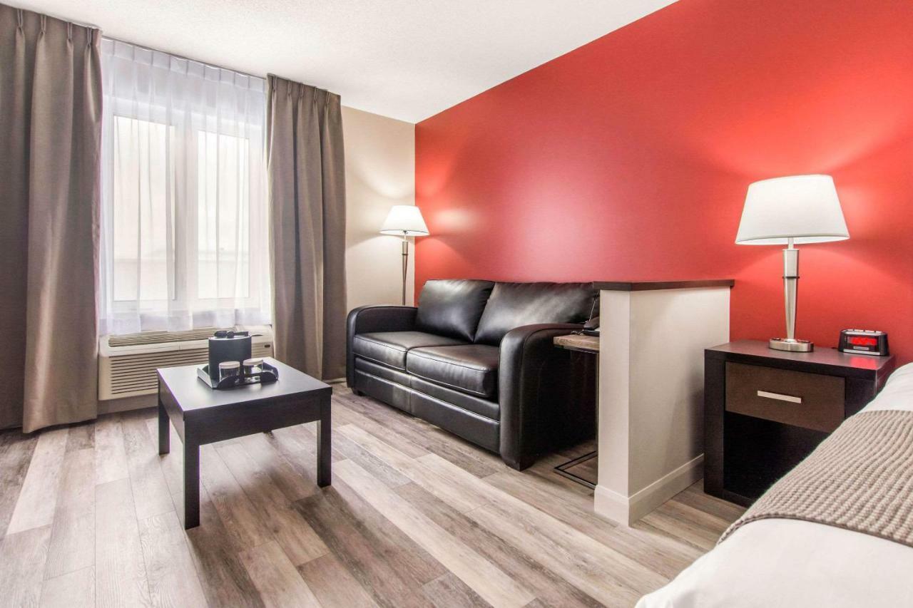 Saint Apollinaire Econo Lodge Inn & Suites מראה חיצוני תמונה